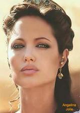 Nádherná Angelina a nádherné líčení