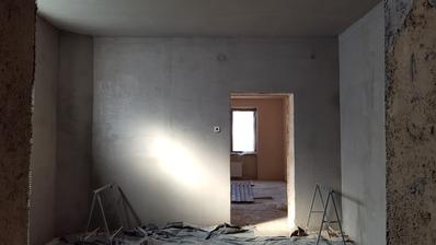 pomaly uz je skoro vsetko osietkovane ,filcuje sa 2,5 steny denne takze to uz zacina mat finalnu podobu