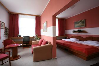 úžasný apartmán, který máme od hotelu Společenský dům jako bonus