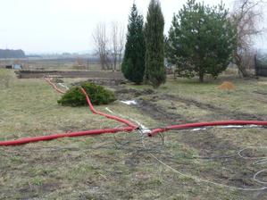 20.3.2010 A jsou připraveny sítě na zakopání...ale kdo vybagruje???