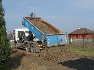 23.3.2010...přivezli recyklát...