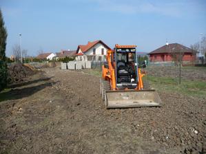 23.3.2010...Bobcat rozhrnoval...
