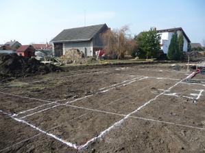 23.3.2010...vyznačili jsme pasy, kde se bude bagrovat...