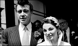 Joan Collins a Maxwell Reed