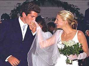 John Kennedy Jr. aCarolyn Bessette