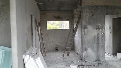 18.10.2016 - postavena příčka, dělá se elektrika