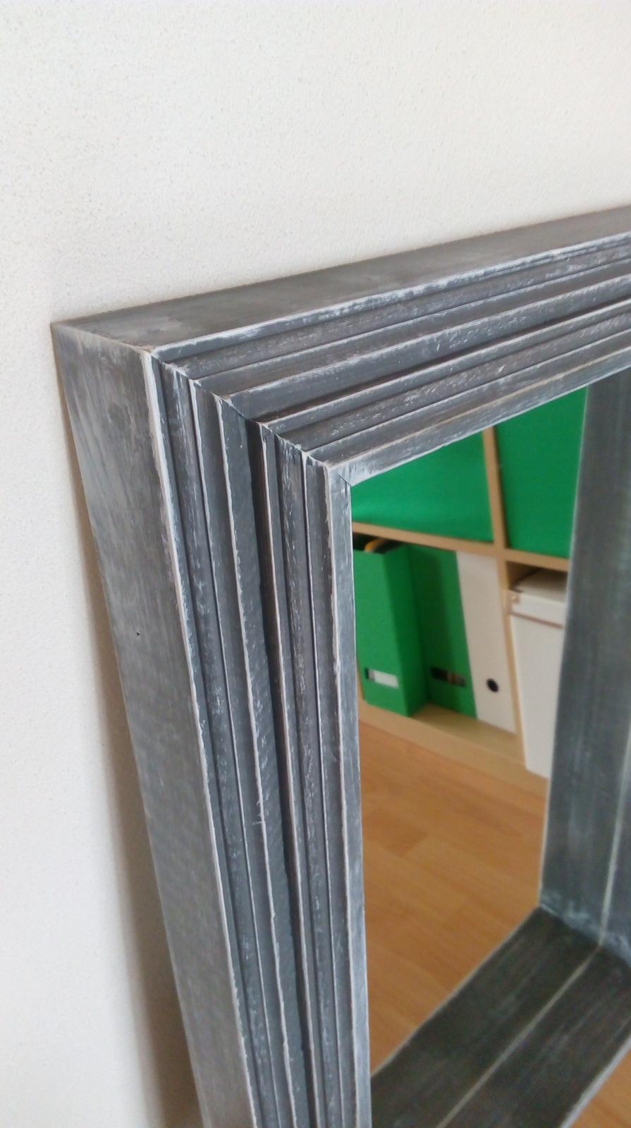Zrkadlo v drevenom ráme - Obrázok č. 2