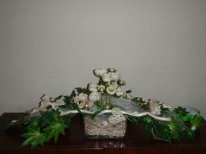 ikebana z hlavného stola, bol to darček od mamky, ikebanu robila Vierka, ako vždy super.