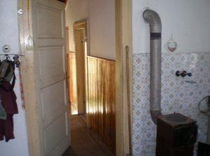 Chodba při pohledu z kuchyně 5/2007.