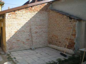 Dali jsme se do budování pergoly 4/2009.