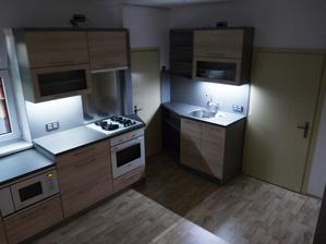 Studené led podsvícení dokresluje atmosféru a je dnes již osvětlením každé moderní linky.