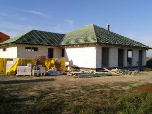 01.11. - Hotovy krov, pripraveny na kladenie skridiel
