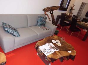 ja som trošku konzervatívnejšia...ale som za kvalitu...a ak sedačku tak len od Novasedačky...už mám vybratú...a ak niečo drevené...tak len masív...a od Freestyle Furniture :) xi xi xi...drahý má pochváli.:)ale čo je peké a dobré sa predáva samo :)