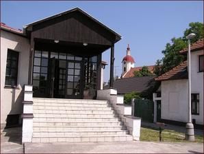 Katolícky dom v Chynoranoch - tu sa bude diať super veľkolepá zábava po obrade :-)