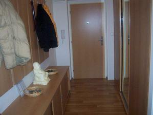 11/06 chodba s hlavnim vstupem