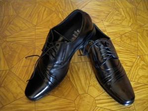 ženíchove topánky...elegancia