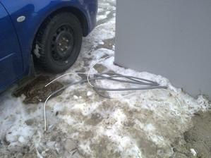 totoje naše pripojenie na káblovku a internet, skrinka už bola asi nadštandard...
