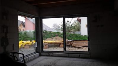 okno s posuvom obývačka