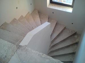 schodiskový múrik - pripravený pre budúce zábradlie