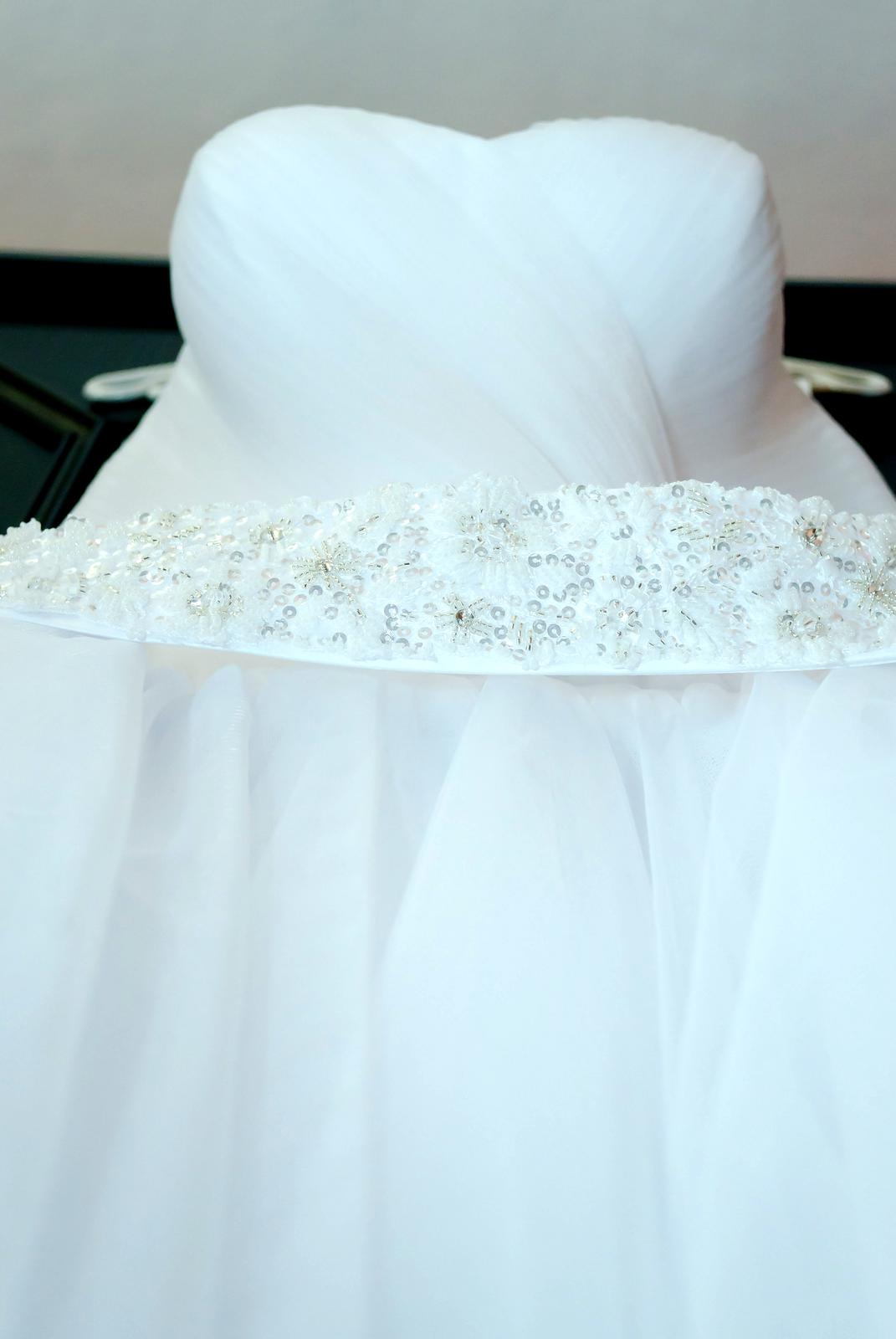 Snehobiele svadobné šaty + závoj + 2 spodničky - Obrázok č. 2