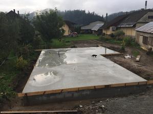 17.september 2016 - začalo pršať prvý krát od 20.augusta! Ušetrili sme vodu, lebo nebolo treba polievať. Počasie nám prialo ako nikdy.