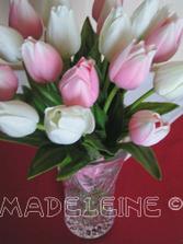 Madeleine mi dovolila dat si jej svadobnu kyticku do mojho pripravneho albumu - ako velikansku inspiraciu, kedze som maniak do tulipanikov. Obdivujem ju uz strasne dlho...velke dakujem Madeleine!!!