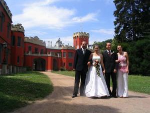 S budoucími novomanžely(moje sestřička Terezka a Roman) - mají svatbu 15.7.2006