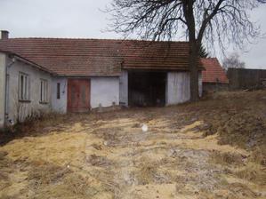 Začínám koketovat s představou, že bych si z téhle stodoličky udělala jednou kuchyň s jídelnou a obývacím koutkem