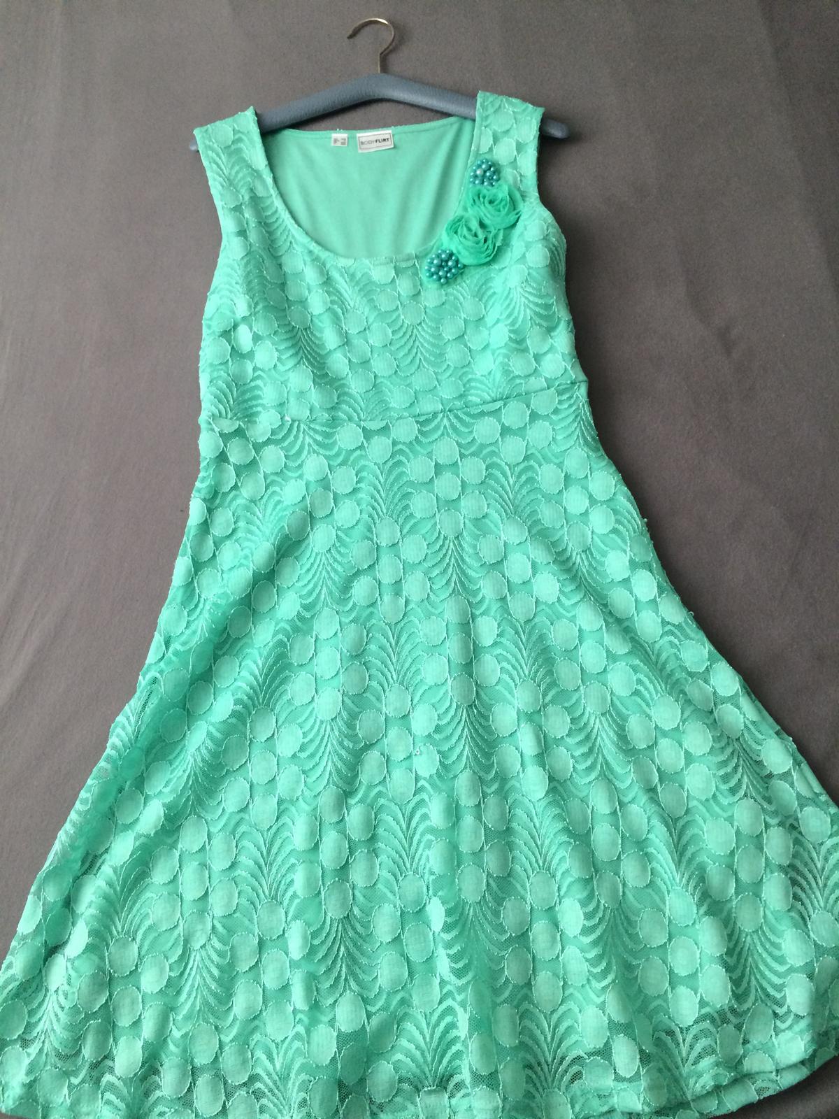 Zelené šaty - Obrázok č. 1