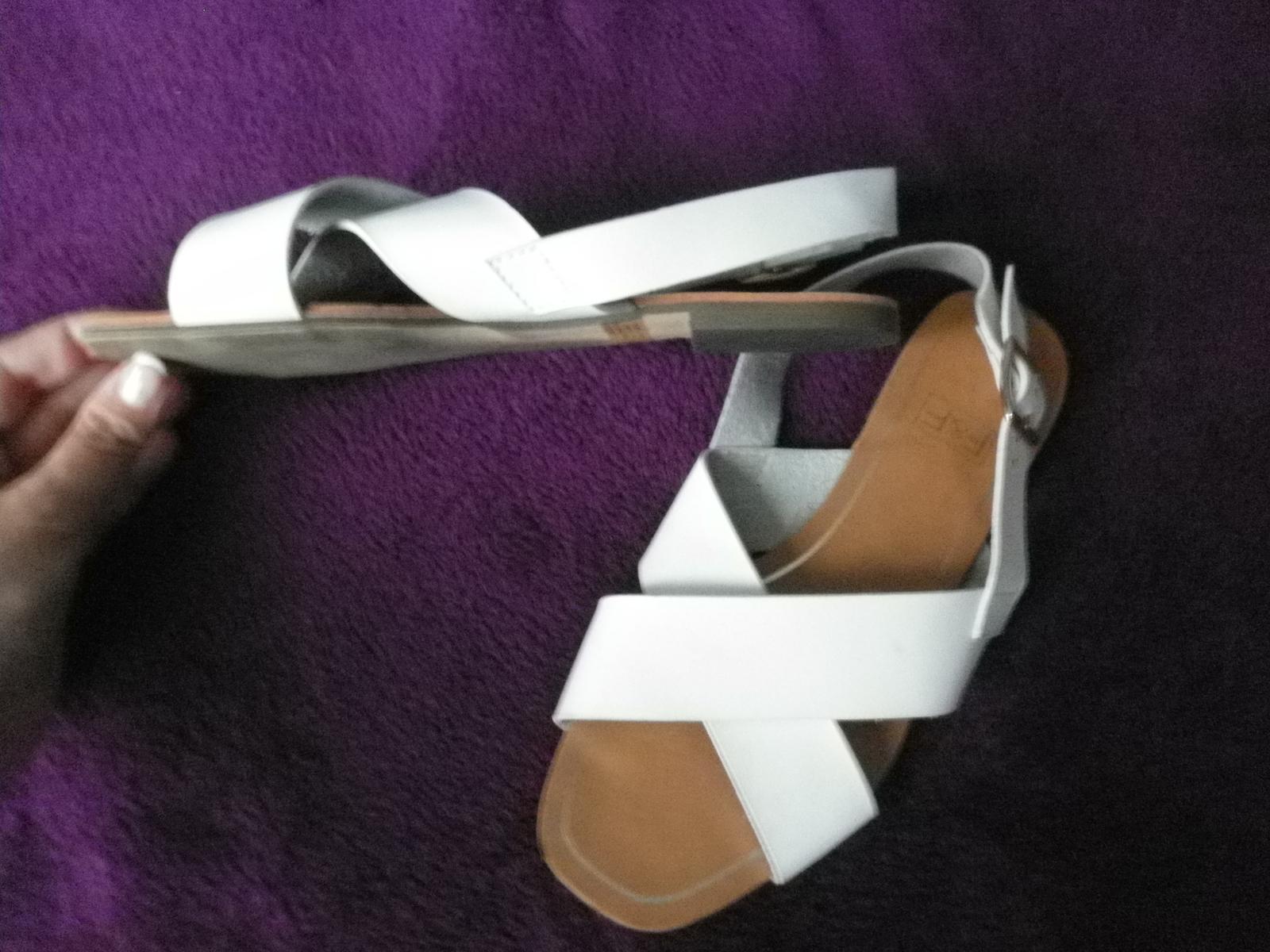 bílé sandálky sandále - Obrázek č. 2