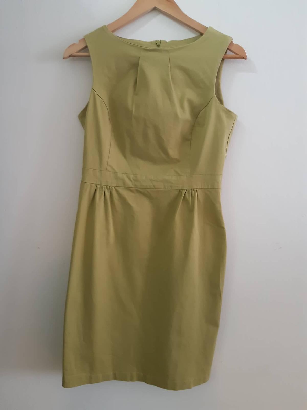 Zelené pouzdrové šaty - Obrázek č. 1