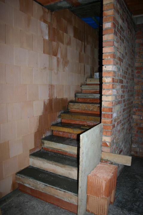 Konečně♥ - schody a naše "kontrola" staveniště :-))))