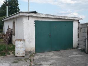 končne aj garáž je vidieť