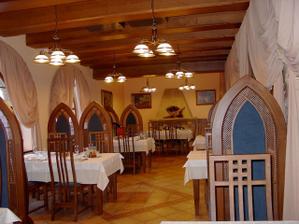 Tady, v restauraci na hradě Hněvíně bude svatební hostina.