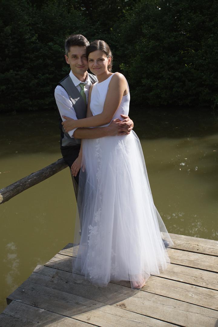 Originální minimalistické svatební šaty - Obrázek č. 2