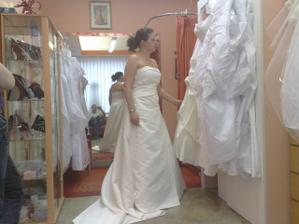 A to jsem uz ja v satickach...sice trochu jine cislo nez ma slecna modelka na prvni foto, ale jsou moc pekne :-)