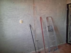 Pred kožovanim bolo potrebne odsranit staru omietku, manzel zamakal a tu je vysledok