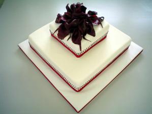 toto bude nasa torta, ale so zelenou vyzdobou a hore budu biele kvety..velice elegantne