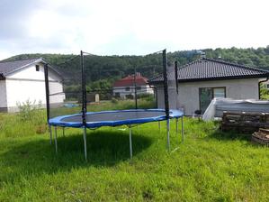 v susednej dedine sa stavia dom budeme mať suseda super