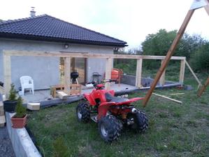 Začali sme pracovať na terase