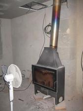10.3.2013 chudáček krbík stále čeká na svůj velký den než bude obestaven. Zahřát ale umí už teď :-)