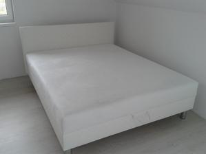 17.9.2013 - dnes došla. Nová postel do dcery pokoje s úložným prostorem, koženkové čelo a boky. Téměř nadlidský úkon sehnat koženkovou postel s úložným prostorem, ale současně na nožičkách vyšších než 8 cm. Nakonec se podařilo! Máme radost.... :-)