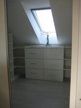 03/2014 - vstup z ložnice do mojí vysněné šatny. Mám z ní obrovskou radost je náááádherná a tolik úložných prostor :-)) dělaná na míru, jako všechno v našem domku - od šikovného truhláře :-))