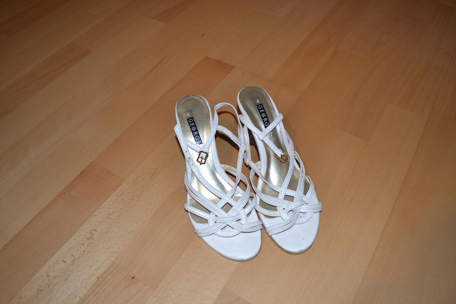 biele sandalky - Obrázok č. 1