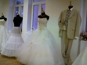 Nicmene mi to nedalo a navstivila jsem jeste jeden salon, Exclusive. Takove tam maji satky: