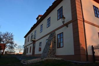 Ekofarma Skřivaň - hlavní ,,zámecká" budova