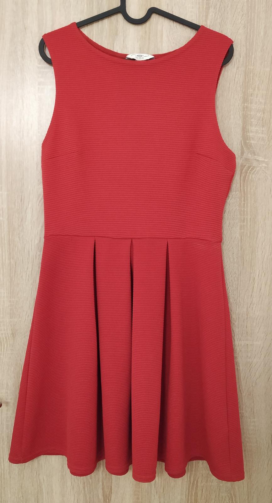 Červené šaty - Obrázok č. 1
