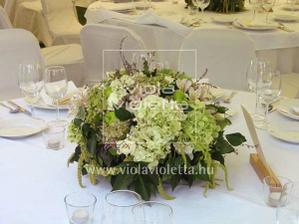 ikebana na stol, asi v ruzovom
