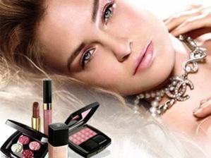 make up jemny, hlavna by mohla byt horna linka