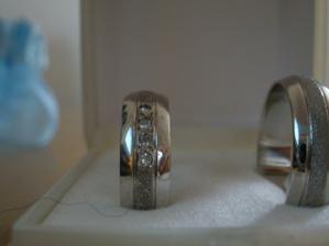 detail na muj prstynek s diamanty:-) nadhera